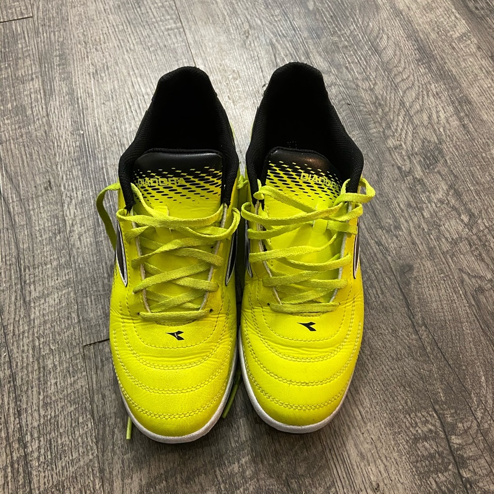 ❌SOLD❌ Used Diadora Turf shoes size 8.5